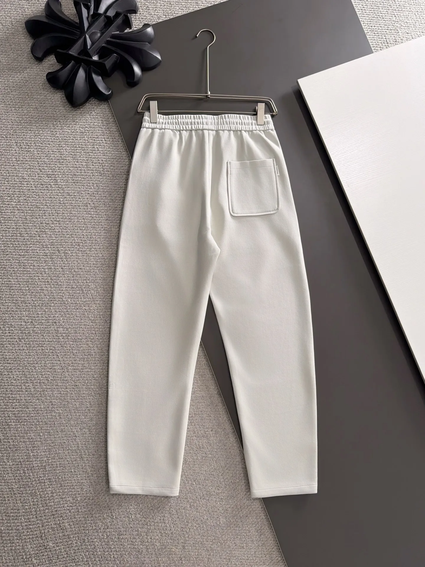 Next day shipment LP high quality Loro Piana 26ss autumn and winter new high-quality trousers Compare real-life details at will A perfect choice for autumn and winter. A must-have item. Sizes: M to 3XL (please state your height and weight when placing an order)